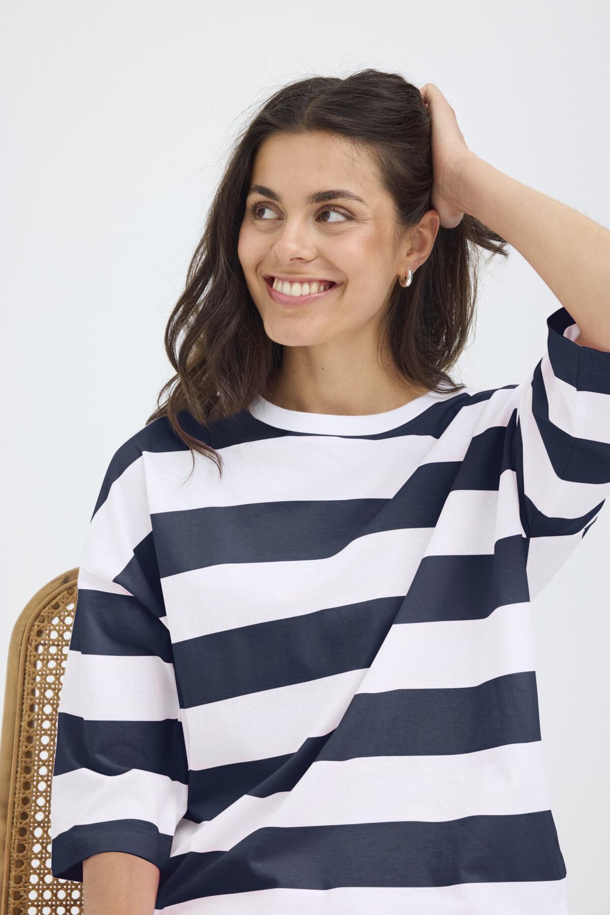 Milda T-Shirt (Navy)